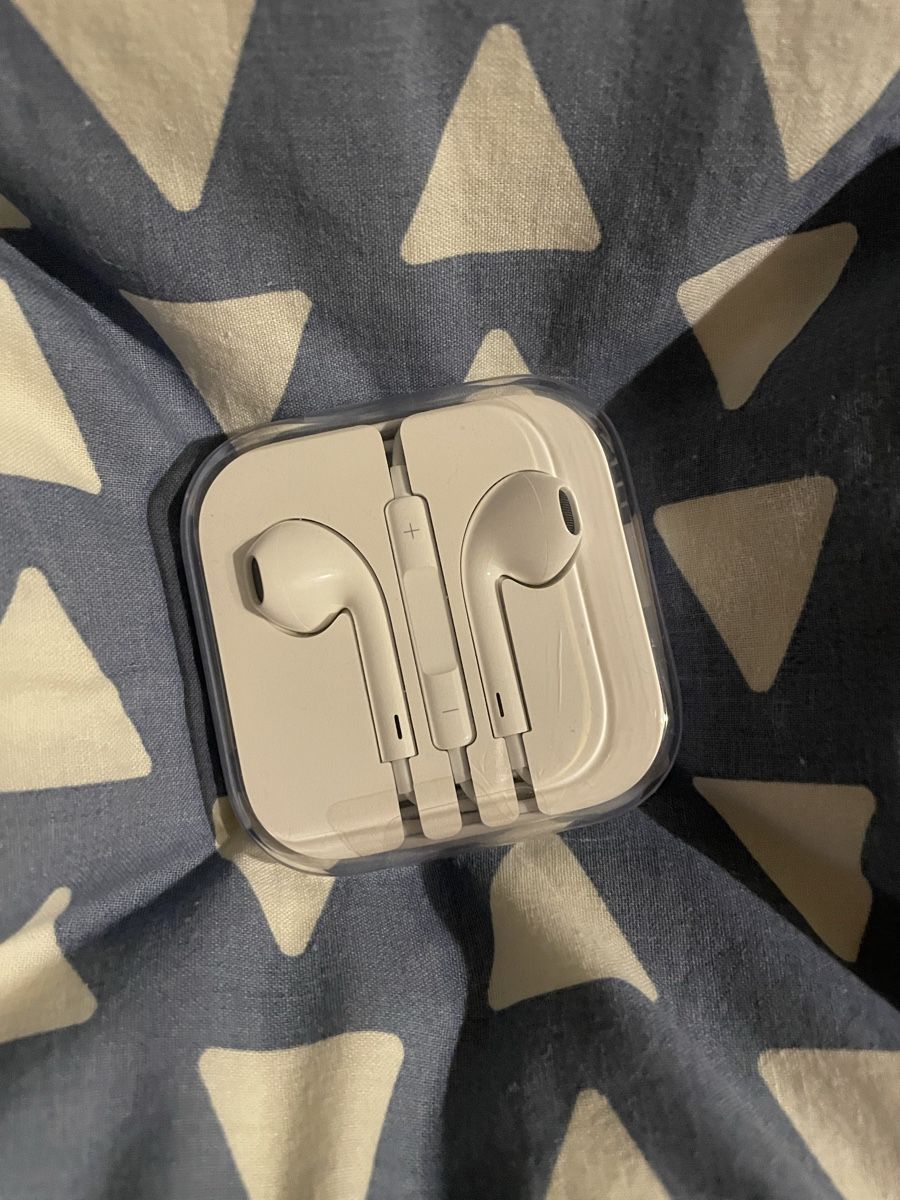 Apple Cuffie: EarPods (3,5 mm Kopfhörerstecker) – Nuovo e nell'imballaggio originale da St. Gallen venduto da xandram07