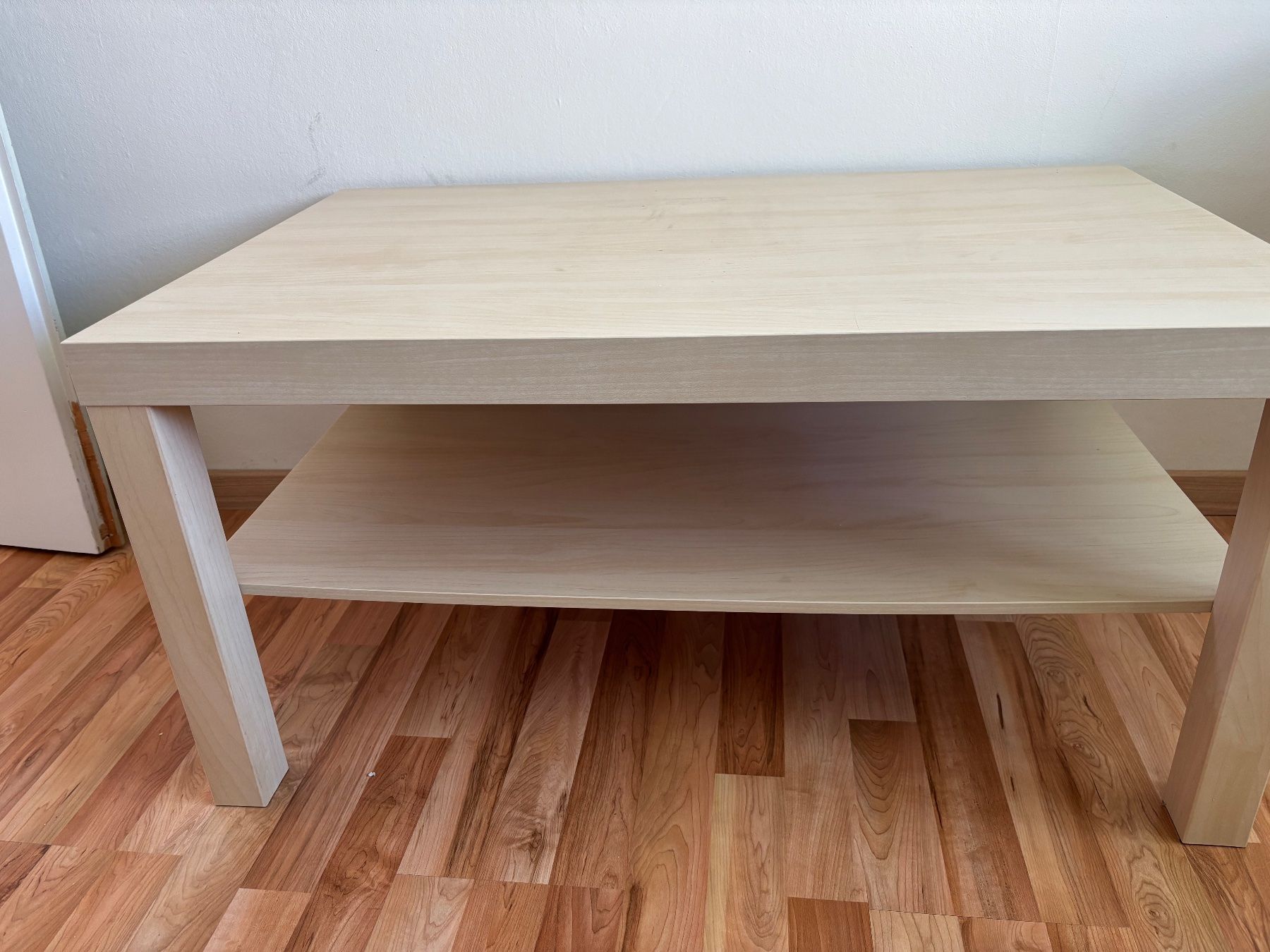 Ikea Tables: Couchtisch aus Holz mit Ablagefach – D'occasion à Steinach par jas_r5q9