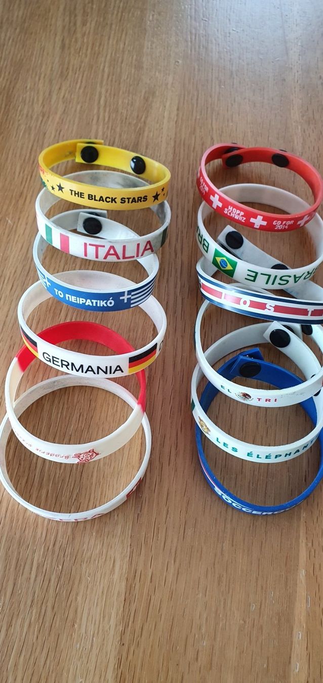 Bracciali & Braccialetti: 30 divers bracelets en silicone – Usato da Moutier venduto da Matteoleroux 1