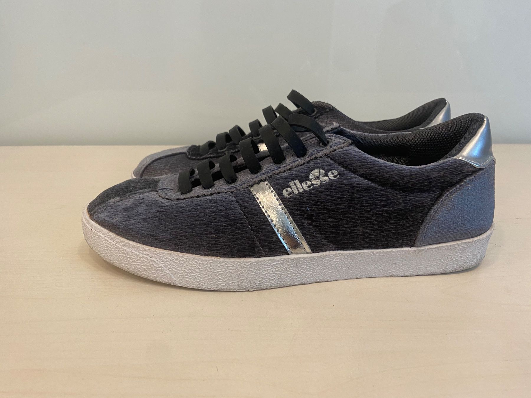 Ellesse Chaussures femmes: Sneaker Schuh von Ellesse , Gr.38 – D'occasion à Ermatingen par Speiki2 2