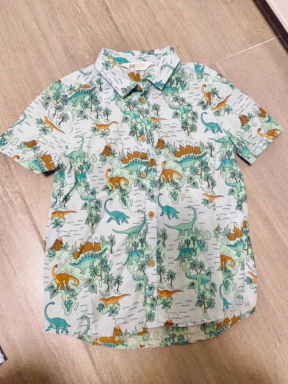 H&M Lotti & Set di vestiti: Lot pulls et chemises enfant - 122/128 – Usato da Clarmont venduto da sil_59s9 1