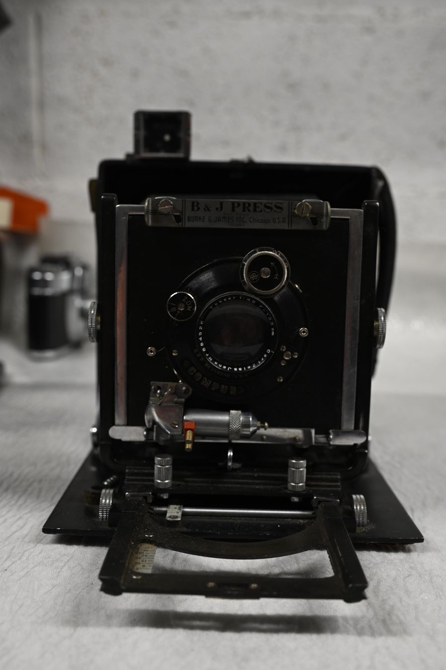 Appareil photo: B&J PRESS COMPUR Tessar 4.5 f13.5 – D'occasion à Prévonloup par NOKIN.PH