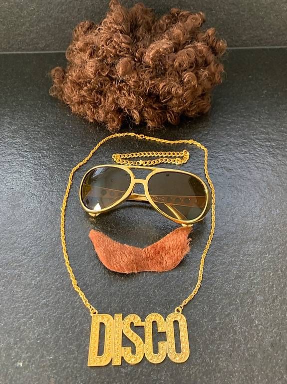 Parrucche: Party-Perücke mit Brille und Schmuck – Usato da Scheuren venduto da tan_w6cx