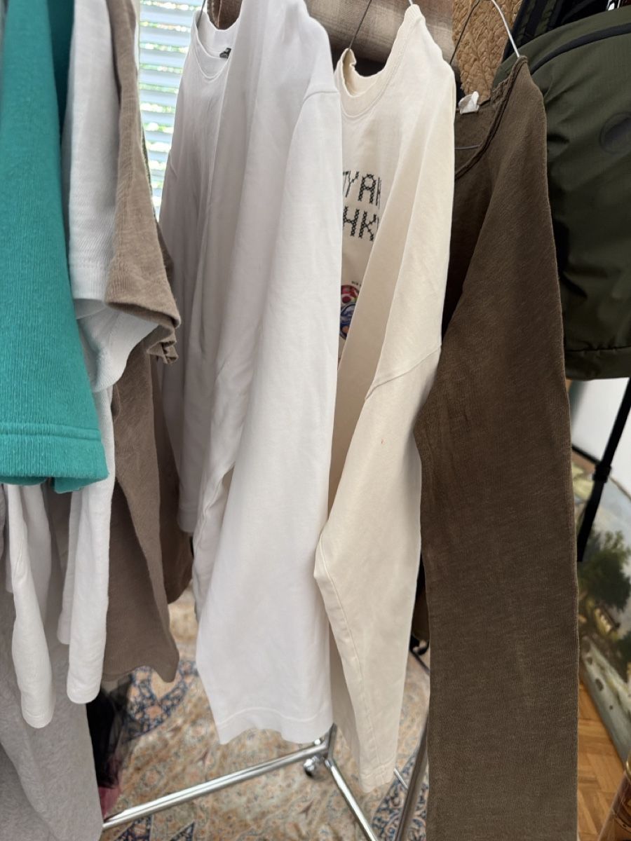 Lotti di vestiti: American Vintage and other items cotton set – Nuovo (secondo la descrizione) da Genève venduto da val_rp9x