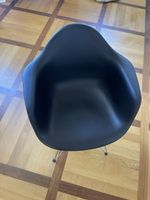 Vitra Eames Armhair Replica