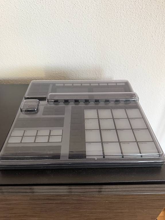 Strumenti musicali: Native Instruments Maschine+ mit Komplete 13 Ultimate – Usato da Winterthur venduto da fuc_b87p