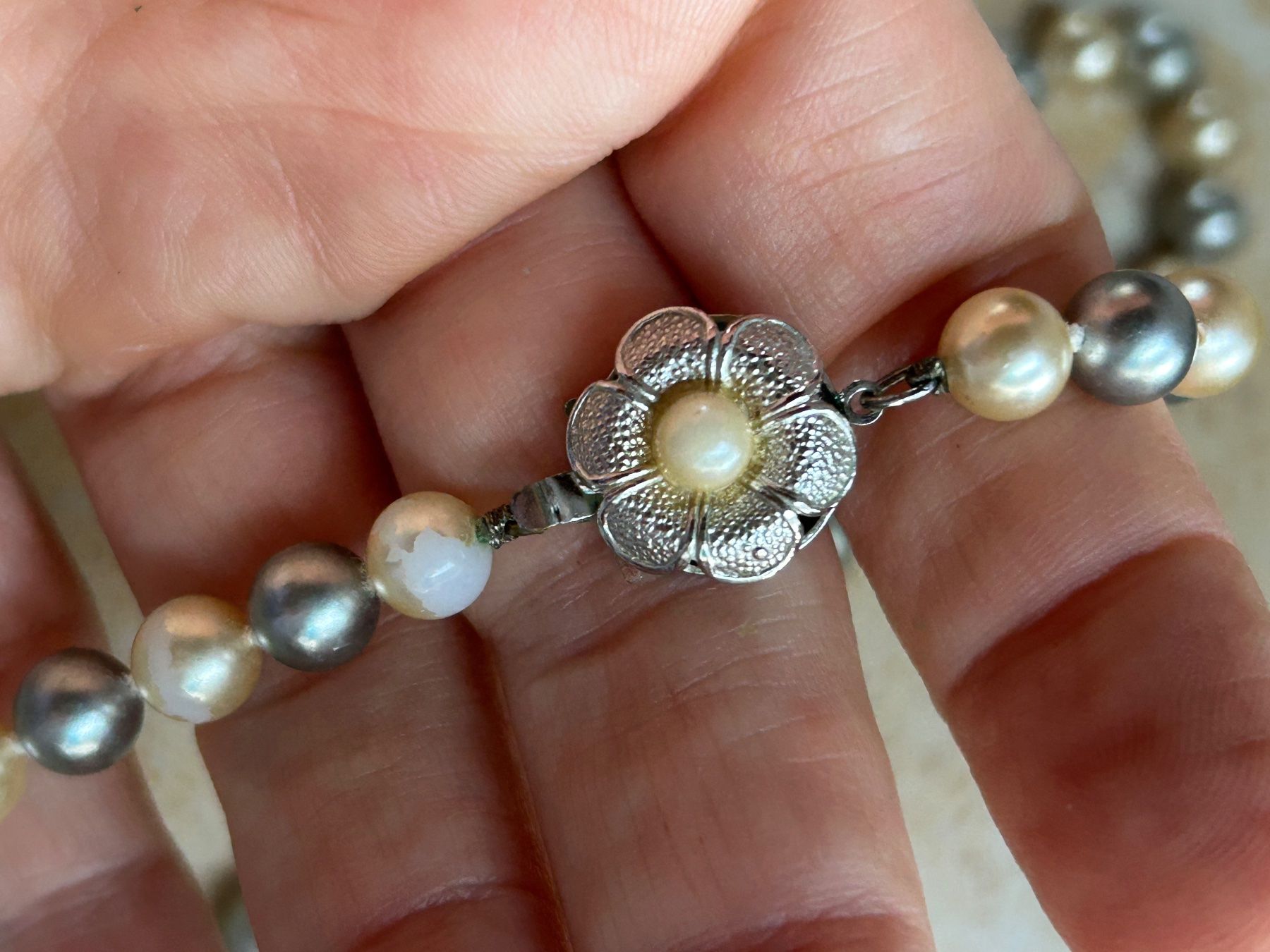 Catenine: Elegante Perlenkette, champagner-grau, Vintage – Usato da Laufen venduto da belleskulptur 4