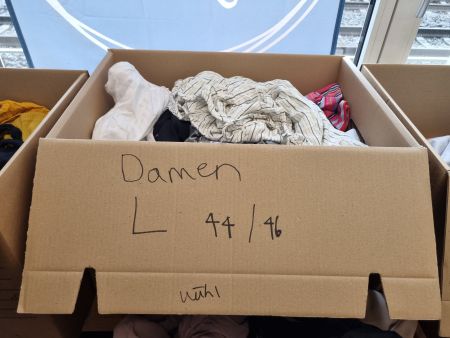 Damen Kleider Grösse L gemischt 8 fr kg