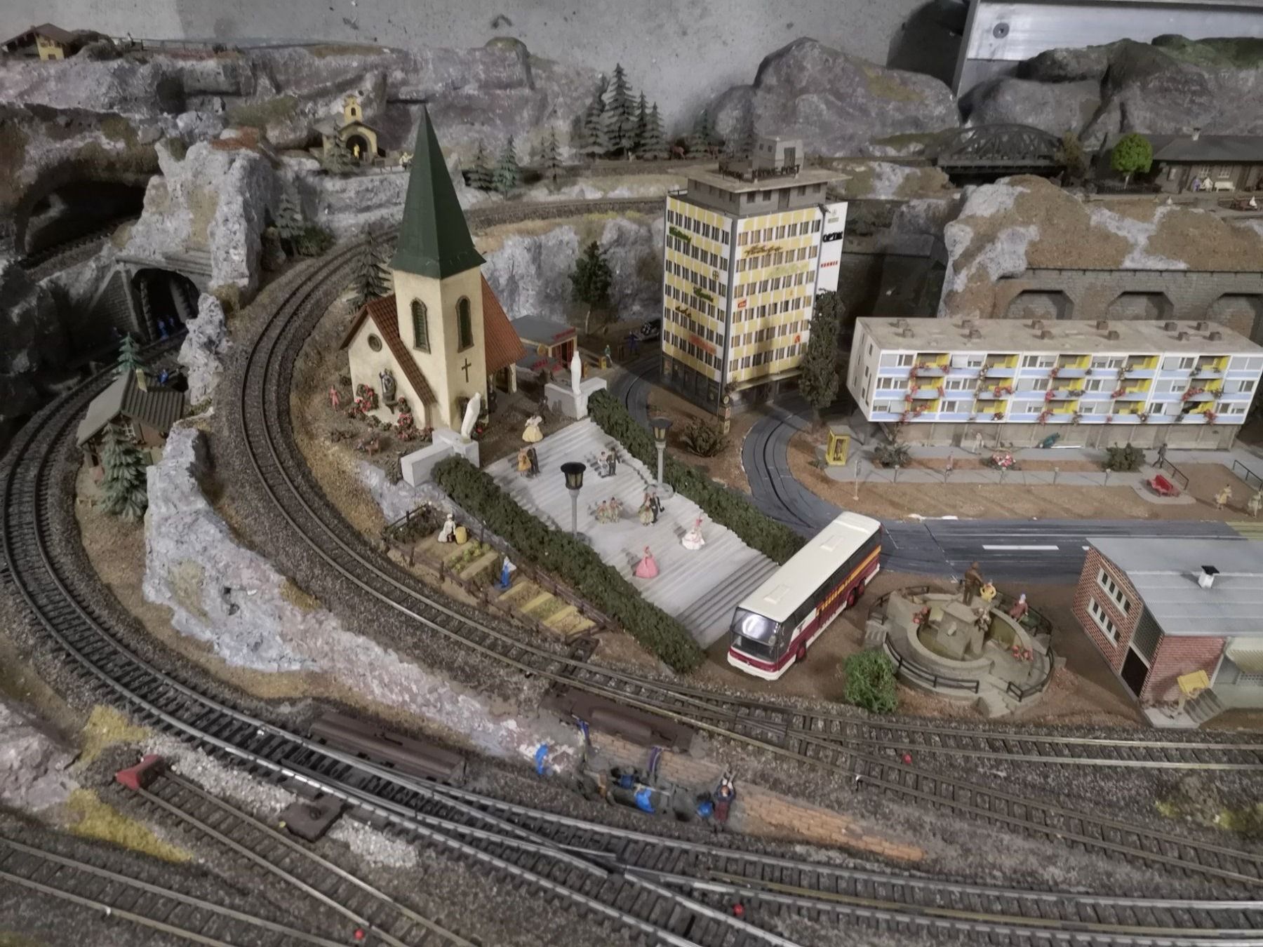 Märklin Modelleisenbahnen: Modelleisenbahnanlage – Gebraucht aus Kloten von  6