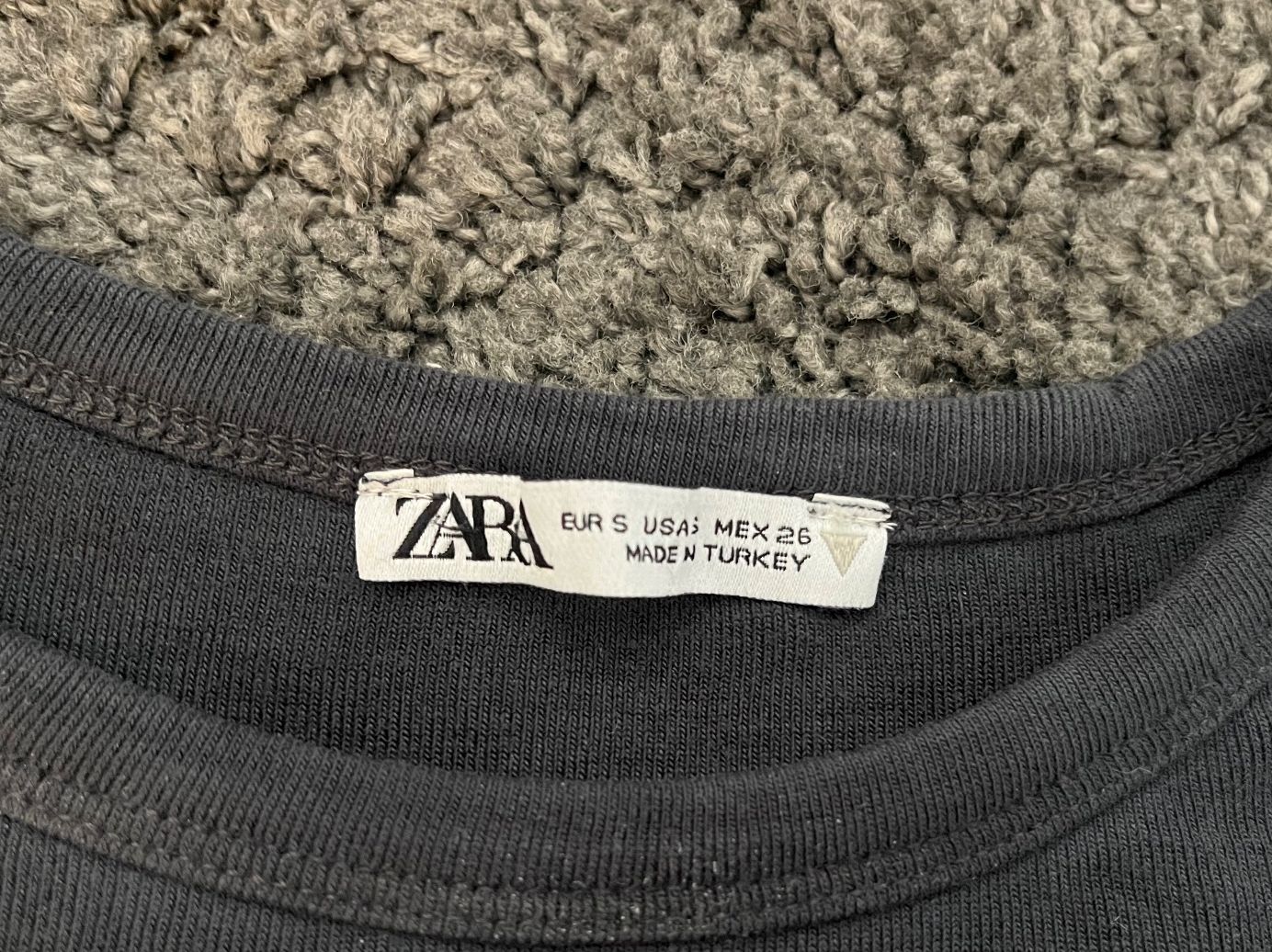 Zara T-shirt: Zara T-Shirt – Usato da Rain venduto da Rasala3 1