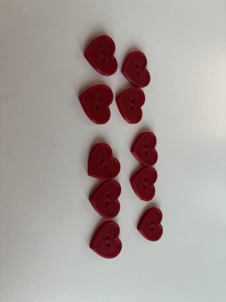 Bottoni: 10 pack red heart buttons – Nuovo (secondo la descrizione) da Rüti ZH venduto da lau_5yjf
