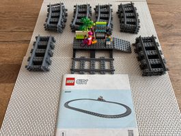 Lego City 60337 Haltestelle und gebogene gerade Schienen