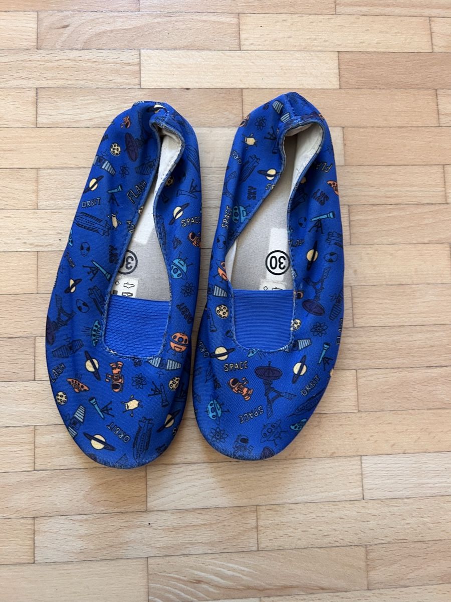 Chaussures garçon: Chaussons en laine taille 31 – D'occasion à Fribourg par marlenep85 1
