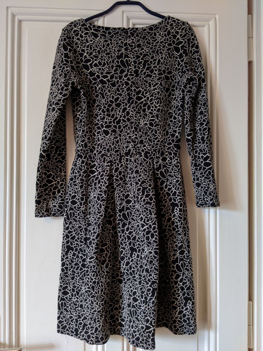 Max Mara Vestiti: MAX & CO (MAX MARA) : Robe brodée noir/écru 36 – Usato da Petit-Lancy venduto da lilycerise 2