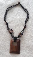 Collier en bois et rocailles et cuir