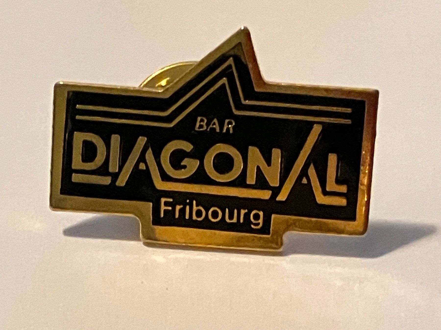 Plaketten & Abzeichen: 1 Pin Bar Diagonal Fribourg – Gebraucht aus Basel von djwwpp