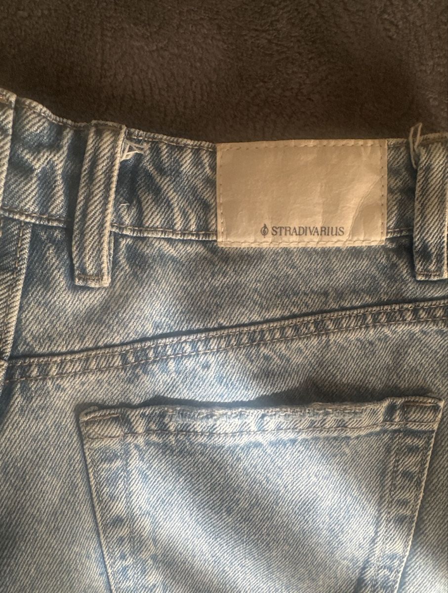 Stradivarius Jeans: Zerrissene Jeans-Shorts – Usato da Turgi venduto da pa.ti.d 4