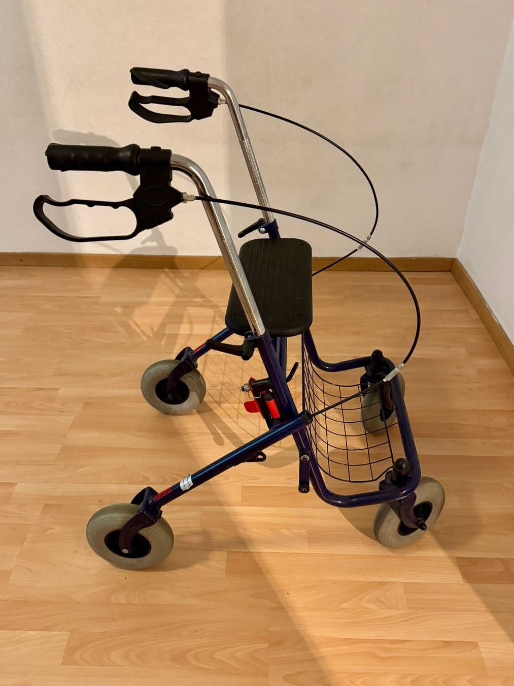 Aides à la marche: Rollator – D'occasion à Hüttikon par Danone2 1