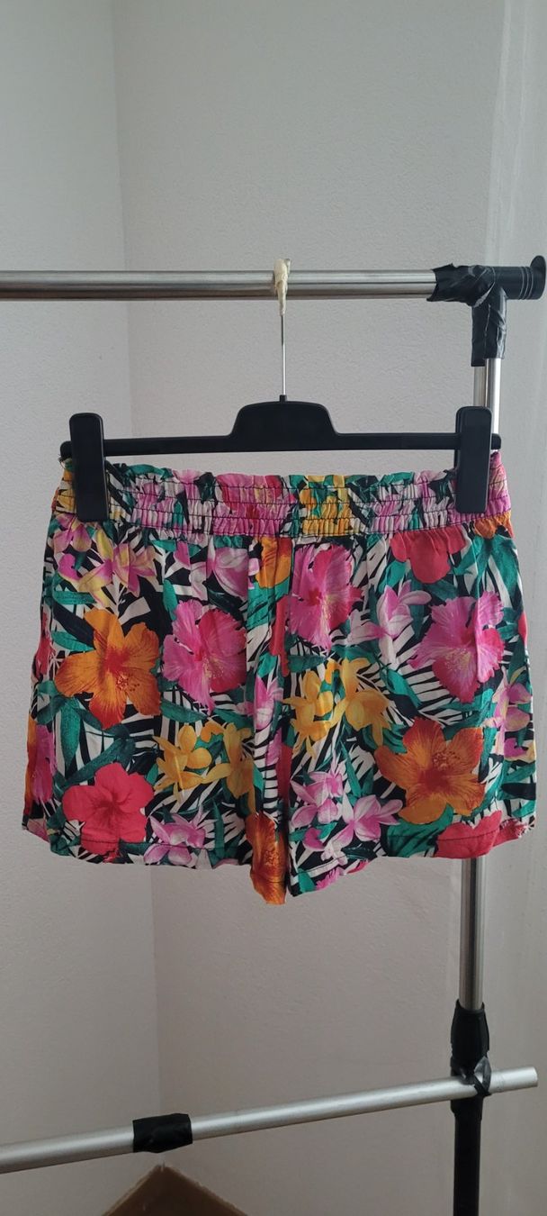 Hosen: Short d'été fleuri taille 36 / H&M – Neu (gemäss Beschreibung) aus Vevey von x_y_f 1