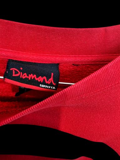 T-shirt: Diamond Supply Co. Rotes Sweatshirt mit Grafik-Logo – Usato da Zug venduto da vinokilo 3