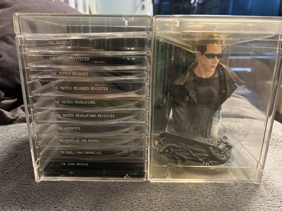 Tutti i DVDs: The Matrix - Ultimate Collection DVD Box Set mit Figur – Nuovo (secondo la descrizione) da Buckten venduto da Dominoluna 2