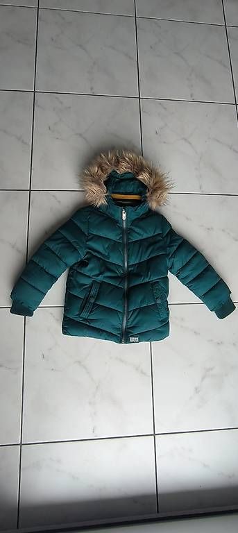 Vestes & Manteaux: Winterjacke mit Kapuze Gr.104 – D'occasion à Stansstad par rs83 2