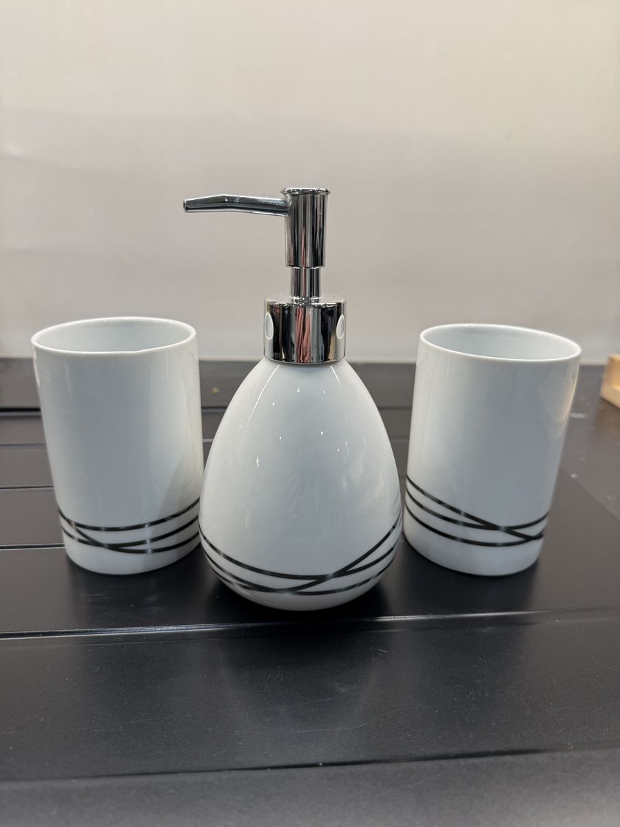 Altro per Gastronomia & Hotel: Set de salle de bain 3 pièces, distributeur + 2 gobelets – Nuovo (secondo la descrizione) da Lausanne venduto da Doudoutze