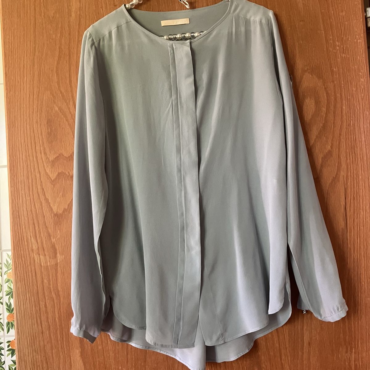 Blusen: 100% Seidenbluse von I suoni Gr36 – Gebraucht aus Bassersdorf von groovygremlin