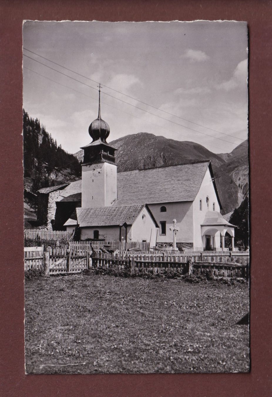 Cartoline postali: GOMS - Kirche Oberwald – Usato da Pully venduto da nicecards