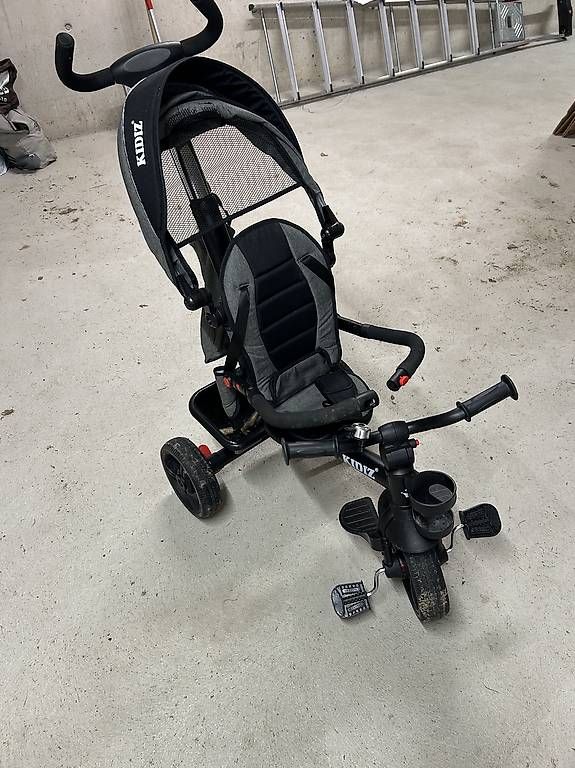 Véhicules pour enfants: zu verschenken: Kinder Dreirad – D'occasion à Riehen par mic_7jjh