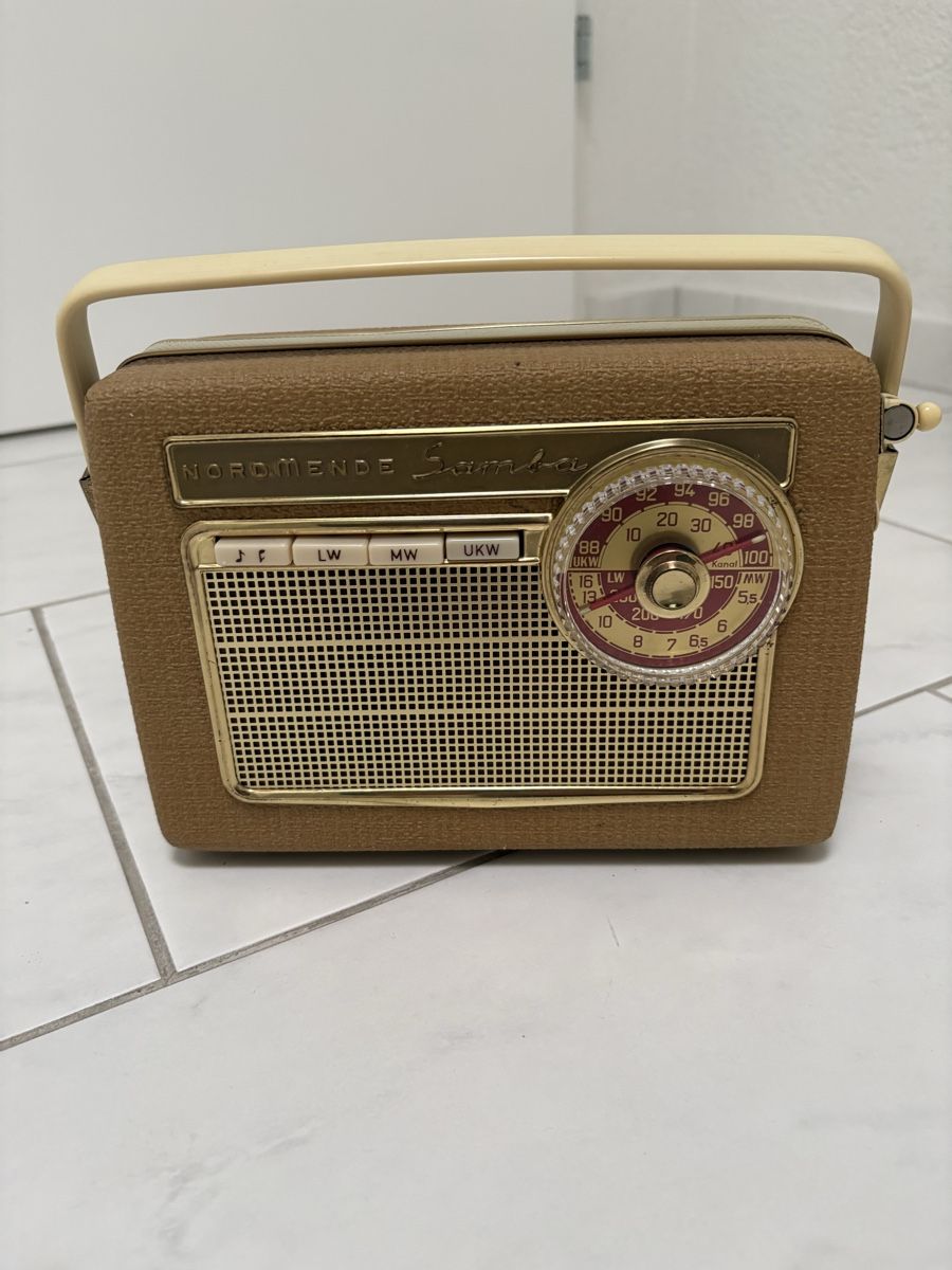 Nordmende Radio: Nordmende Samba Transistorradio – Usato da Moosseedorf venduto da wawe0