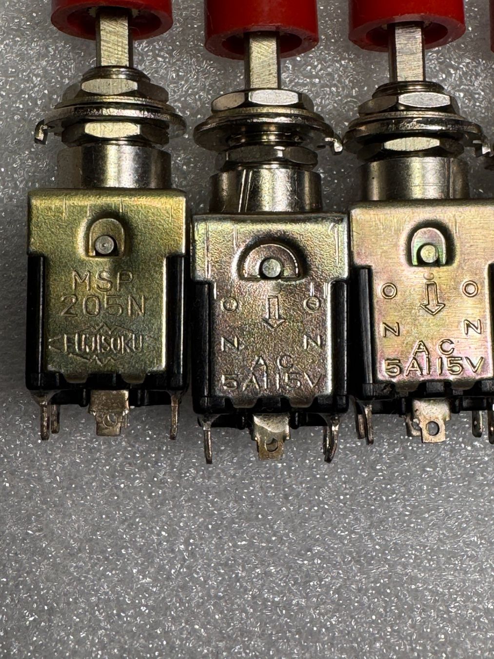 Interrupteurs: 24 Druckschalter Los 1 – Neuf (Voir description) à Ins par funkflieger 3