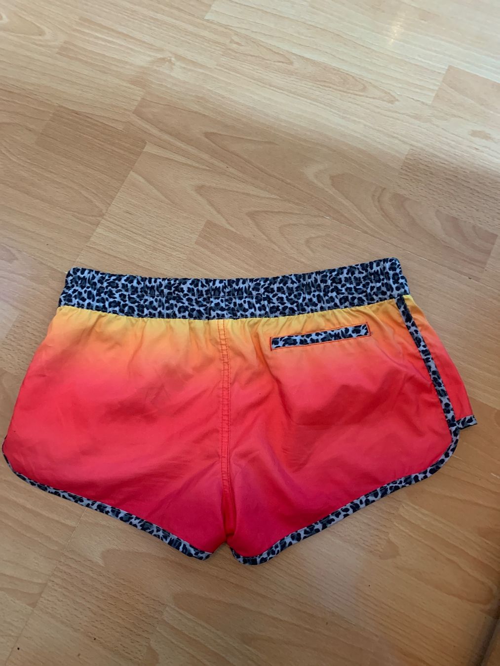 Pantaloni: Joli short Kangaroos taille 38 – Usato da MEYRIN venduto da Gwendo10 1