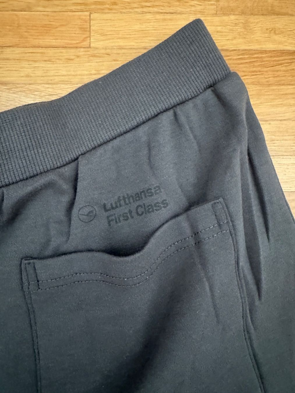 Pigiami: Lufthansa First Class Pyjama, Langarm, Gr. L & Flightnet – Nuovo (secondo la descrizione) da Zürich venduto da Zaesizh 8