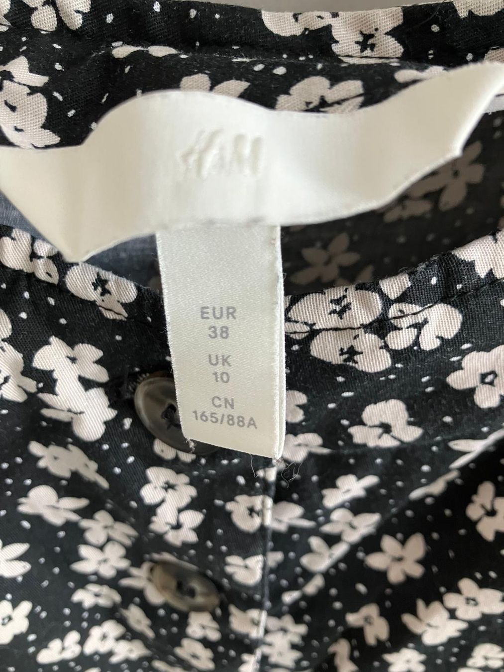 H&M Tute: H&M kurzarm Jumpsuits Grösse 38 – Usato da Allenwinden venduto da Obalu 2