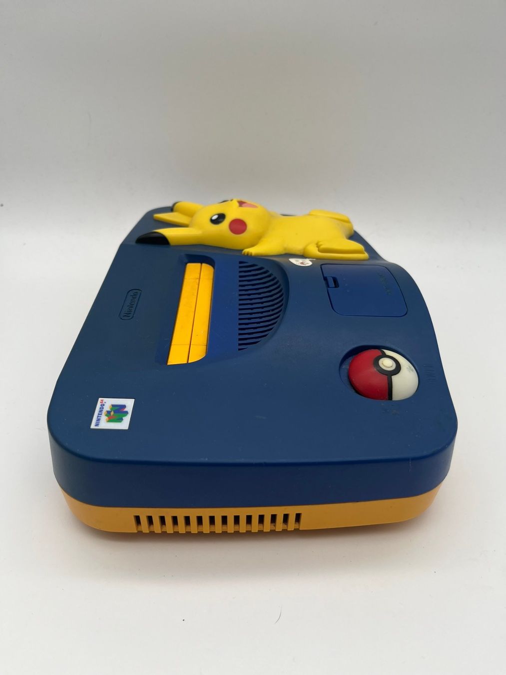 Nintendo Konsolen: Nintendo 64 Pikachu Special Edition + Controller N64 Pokemon – Gebraucht aus St. Gallen von  3
