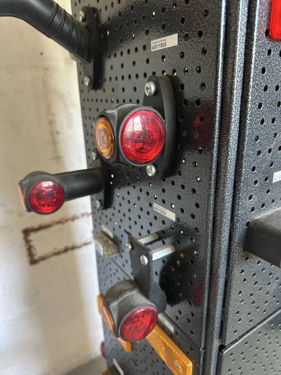 Altro in Decorazioni & Accessori: Proplast display rack with vehicle lights used – Usato da Elsau venduto da MANWITHVAN 3