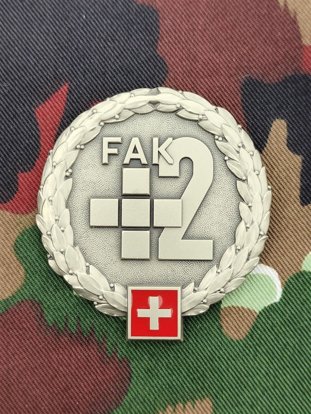 Placchette & Badge: Béretemblem Feldarmeekorps 2 Variante 3 – Usato da Bauma venduto da SwissMilitaria