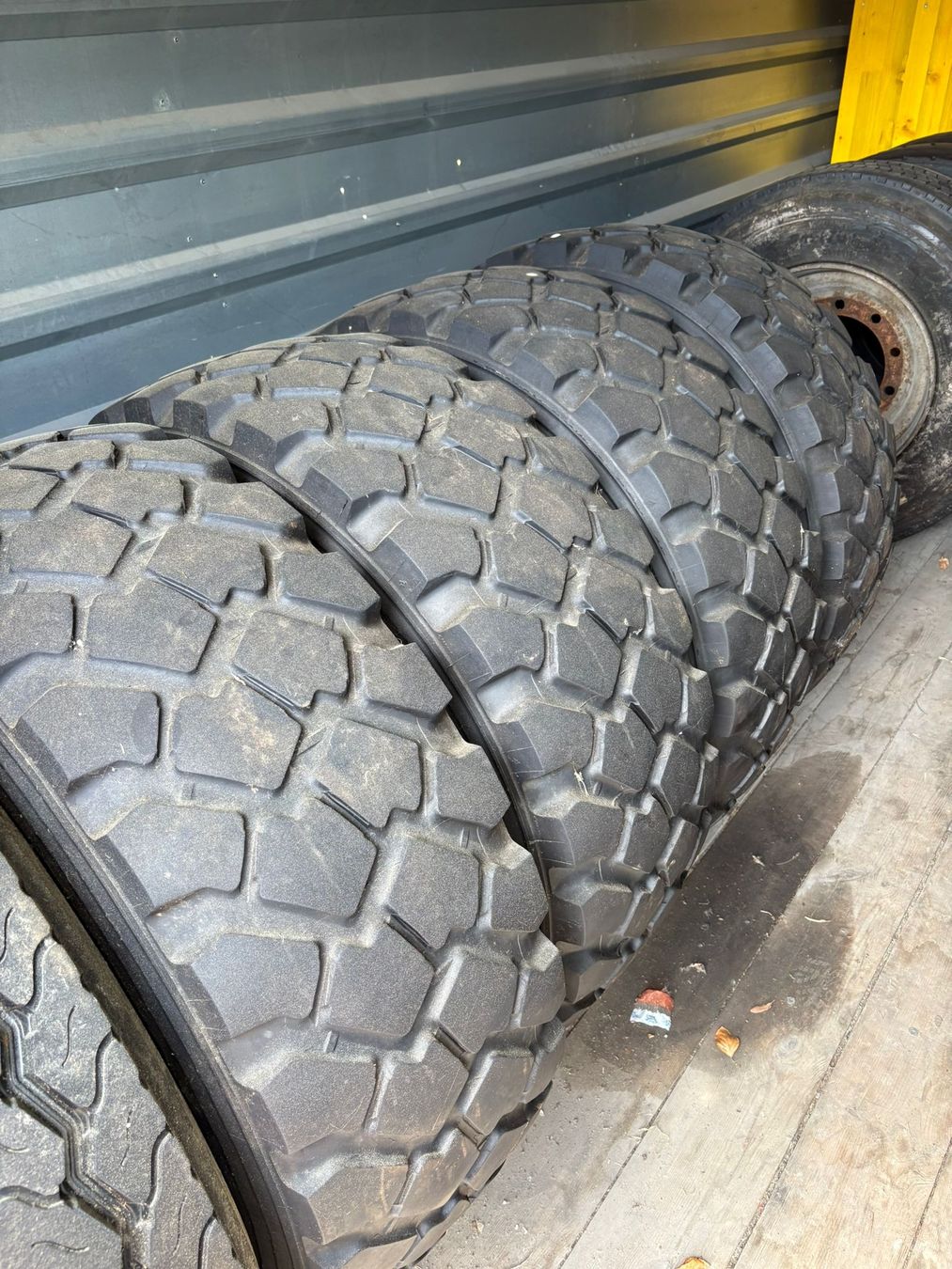 Michelin Pneumatici & Ruote complete: Michelin Pneu 365/80 R20 – Usato da Brienz BE venduto da Zob_2006