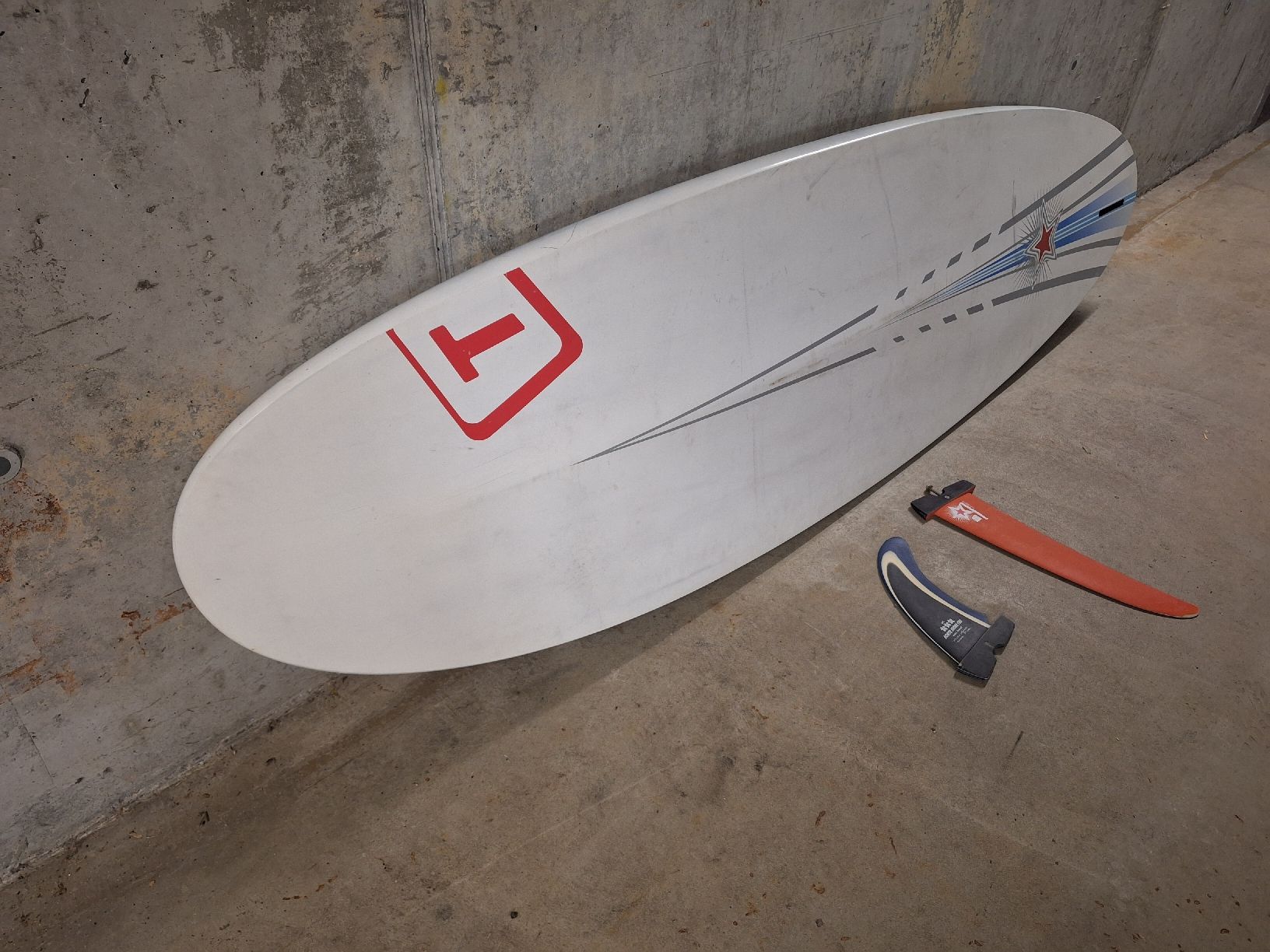 Surfboards & Schwimmbrette: Windsurfbrett Tabou Rocket 125l 69cm 245cm Ltd Carbon – Gebraucht aus Winterthur von yy1 8