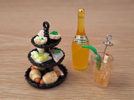 Apero Etagere mit Champagner und Drink, Canape, Würstli