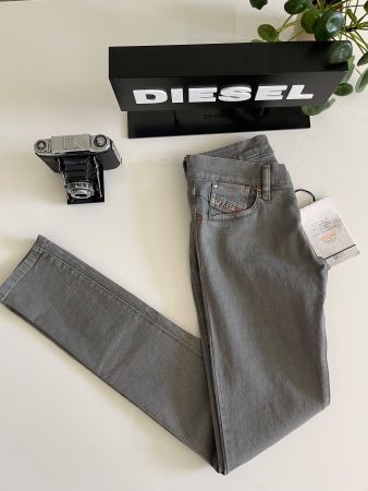 DIESEL JEANS 0111C STRETCH Getlegg Gr. 25 Grau Fr. 189.90,-