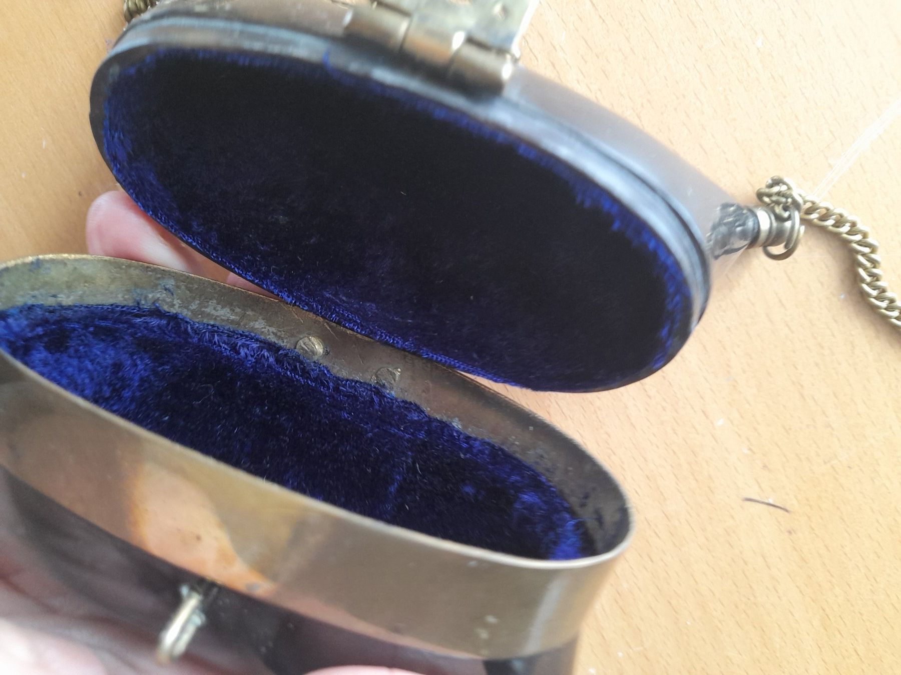 Borse da donna: antike Abendhandtasche Messing und Samt . rar . – Usato da Leuggelbach venduto da schmetterlings-fee 2