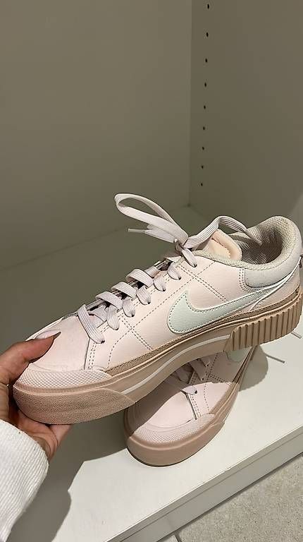 Scarpe da donna: Neue Nike -Schuhen rosa – Usato da Wil SG venduto da smu_l76j
