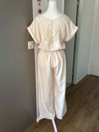 Damen 2 -Teiler cremefarben mit Häkeldetail im Rücken Gr. M