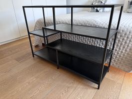 Schickes Regal in schwarz