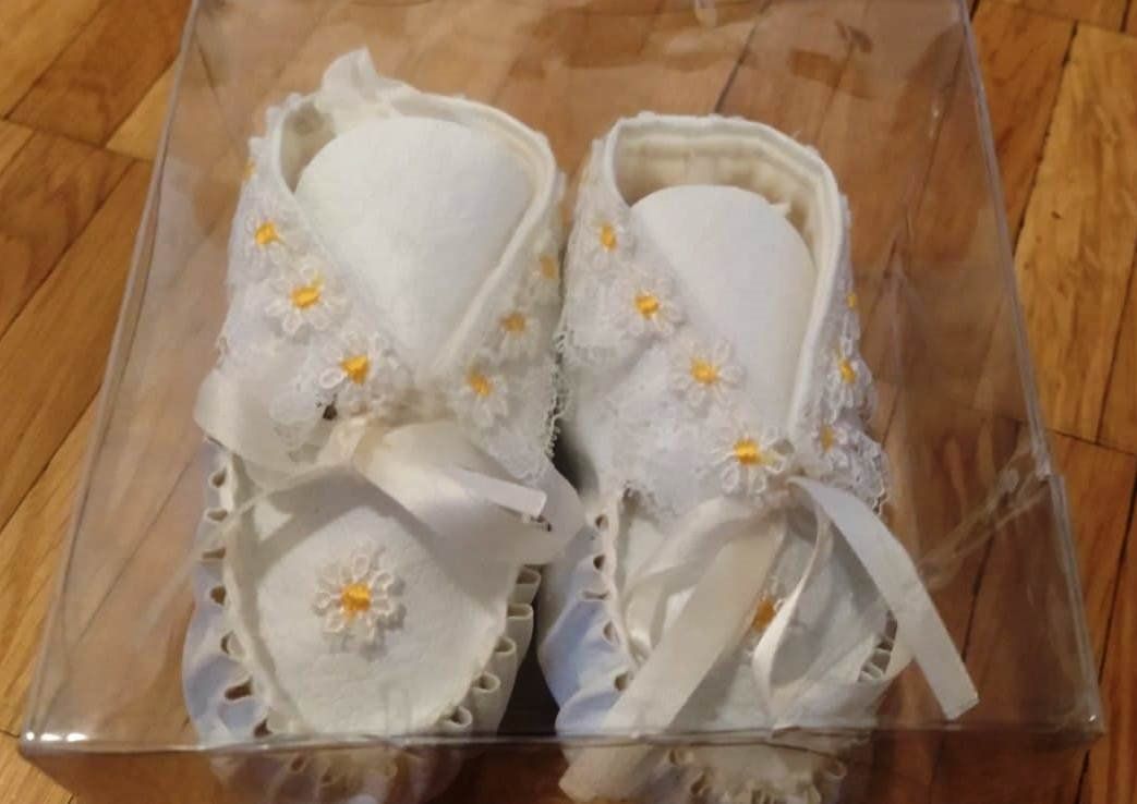 Scarpe per ragazzi: Babyschuhe, weiss mit Blümchen bestickt – Nuovo e nell'imballaggio originale da Zürich venduto da 1980ale 6