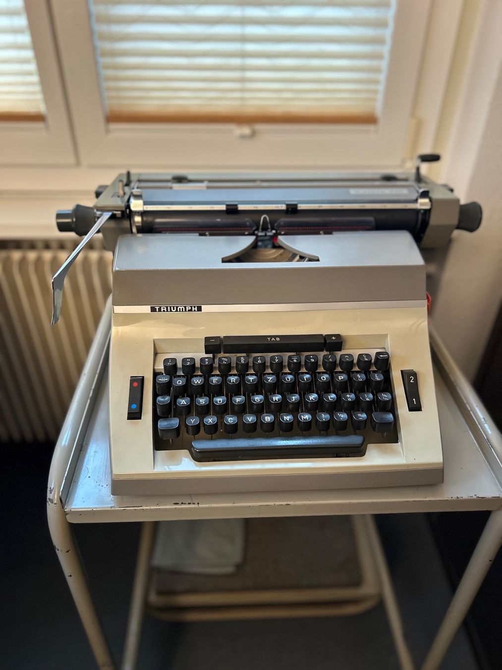 Triumph Macchine da scrivere: Triumph Matura 490 Schreibmaschiene – Usato da Unterägeri venduto da Hallihallox 1