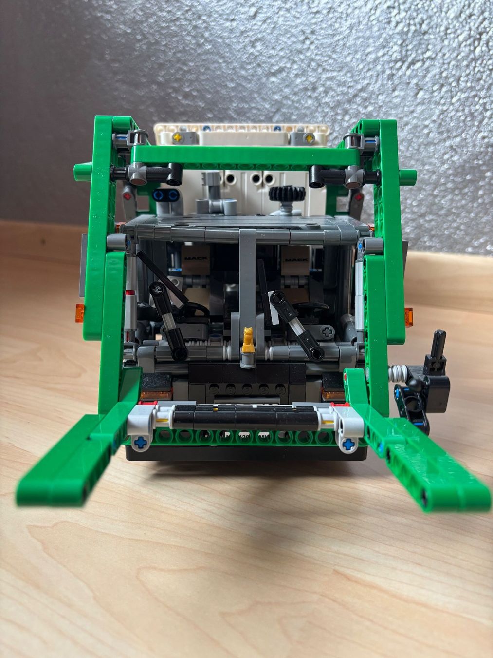 Lego Kit di costruzioni: LEGO 42078 Technic Mack Anthem – Usato da Mauren venduto da Greiner 2