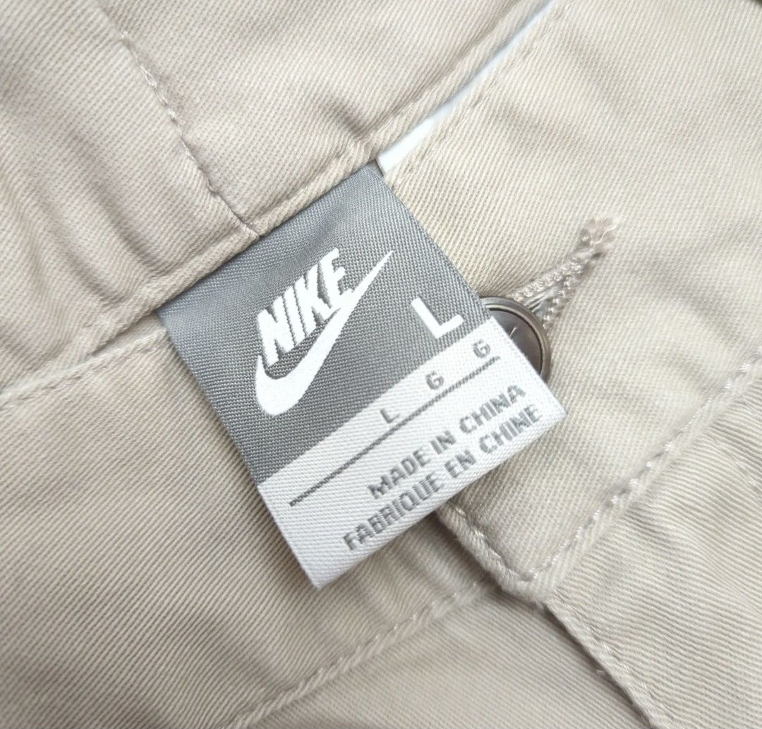 Nike Pantaloni: Nike, Pantalon cargo beige, Taille L - – Nuovo (secondo la descrizione) da Le Locle venduto da sAm_2112 1